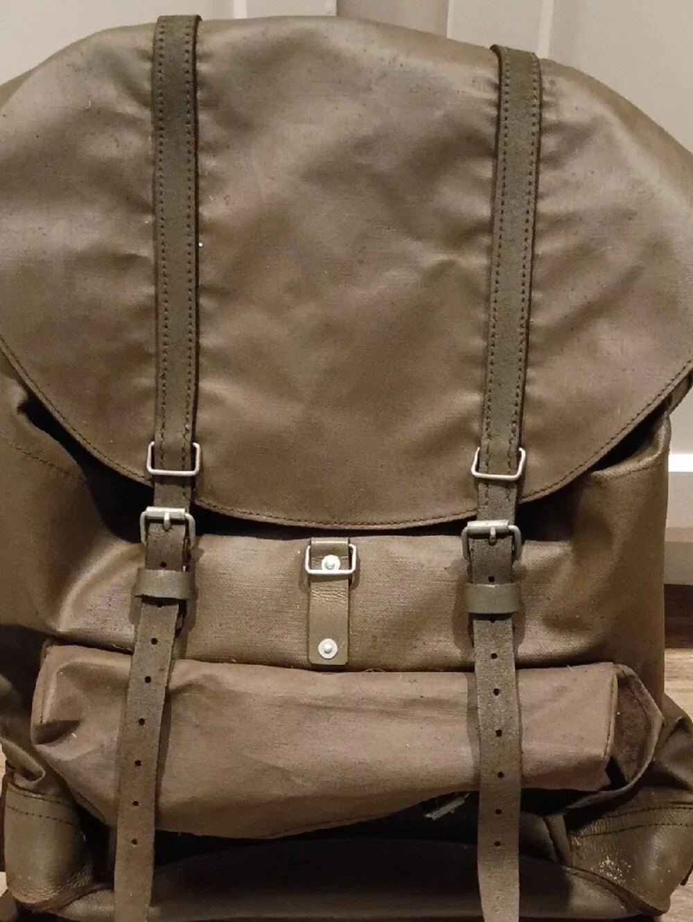 1980s Olive Green Military-Style Men’s Backpack